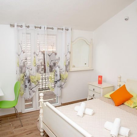Apartment Ariana Bol Eksteriør billede